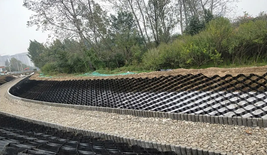 HDPE شبکه خاکستری مواد سیستم راهروی ساختاری Geocell برای تقویت جاده ها سبد چمن شبکه 8