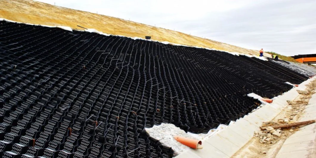 HDPE شبکه خاکستری مواد سیستم راهروی ساختاری Geocell برای تقویت جاده ها سبد چمن شبکه 10