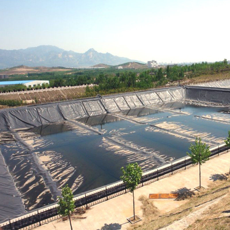 100٪ مواد نوجوانی ASTM استاندارد GM13 HDPE Geomembrane Liner 0.3mm 0.5mm 1.0mm 1.5mm 2.0mm برای دفن زباله / استخر میگو