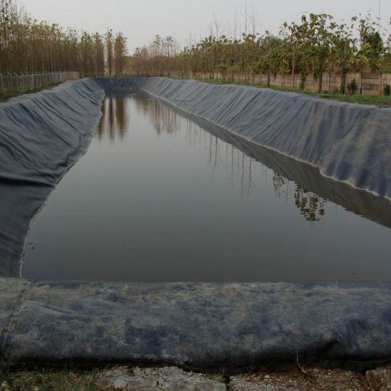 100٪ مواد نوجوانی ASTM استاندارد GM13 HDPE Geomembrane Liner 0.3mm 0.5mm 1.0mm 1.5mm 2.0mm برای دفن زباله / استخر میگو