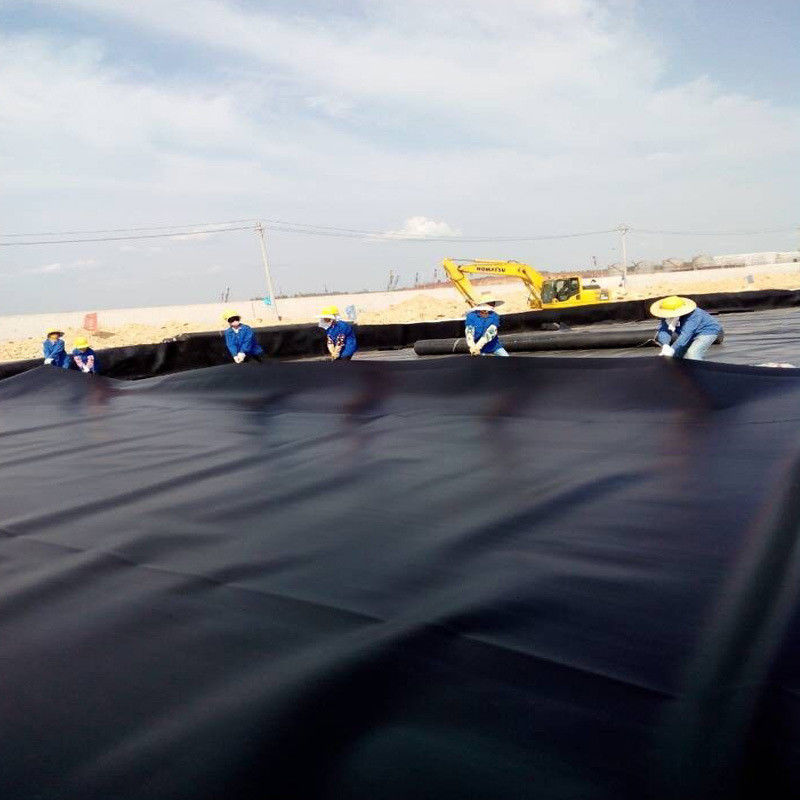 لاینر ژئوممبران سیاه HDPE بادوام 0.5 میلی‌متر تا 2.0 میلی‌متر برای مخازن ماهی دایره‌ای، استخرهای پرورش ماهی، مخازن ذخیره آب و کاربردهای ضد آب سد