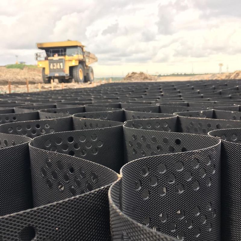 ژئوسل HDPE پلاستیکی شبکه صاف سیاه ژئوسل HDPE برای تقویت زیرزمین نرم قیمت پایین استیبلایزر خاردار ژئوسل در ساخت جاده